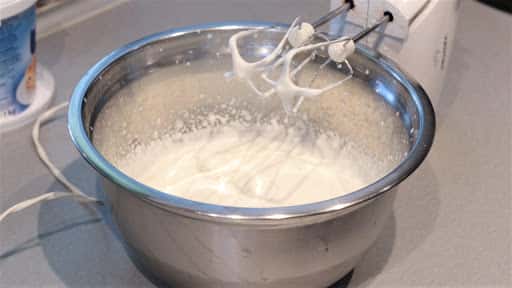 Домашній сирник - повітряний і ніжний, що просто тане в роті