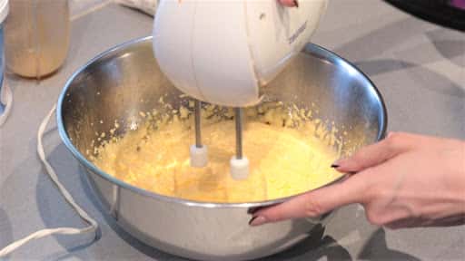 Домашній сирник - повітряний і ніжний, що просто тане в роті