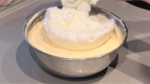 Домашній сирник - повітряний і ніжний, що просто тане в роті