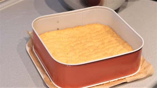 Домашній сирник - повітряний і ніжний, що просто тане в роті