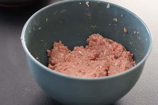 М'ясний рулет - дуже простий, але смачний рецепт з покроковими фото