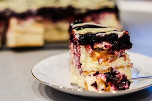 Торт "Мадейра" з ягодами - неймовірно смачний рецепт з покроковим фото