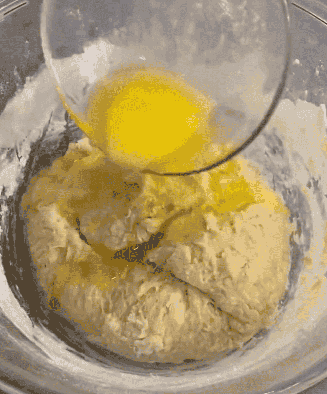 Булочки з сирно-вишневою начинкою - покроковий рецепт з фото