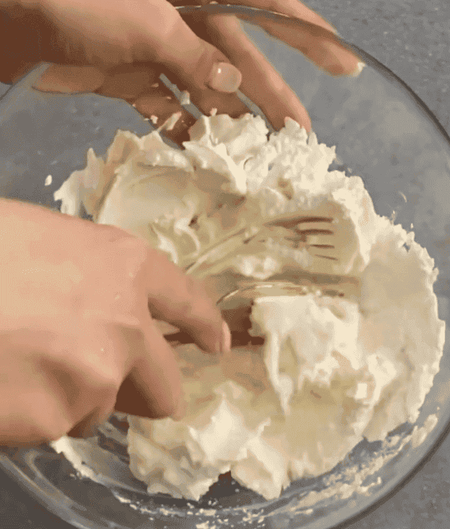 Булочки з сирно-вишневою начинкою - покроковий рецепт з фото