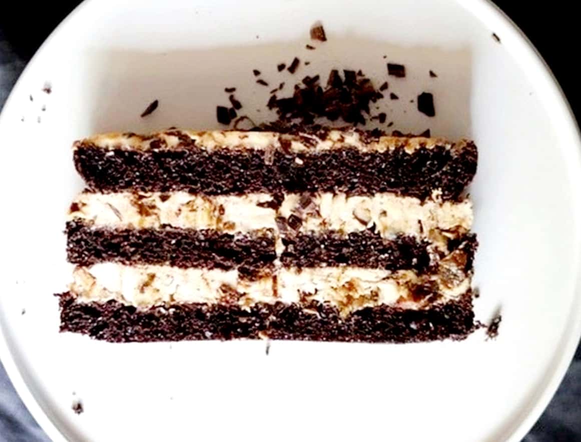 Шоколадний торт із сметанним кремом і чорносливом - простий та смачний рецепт
