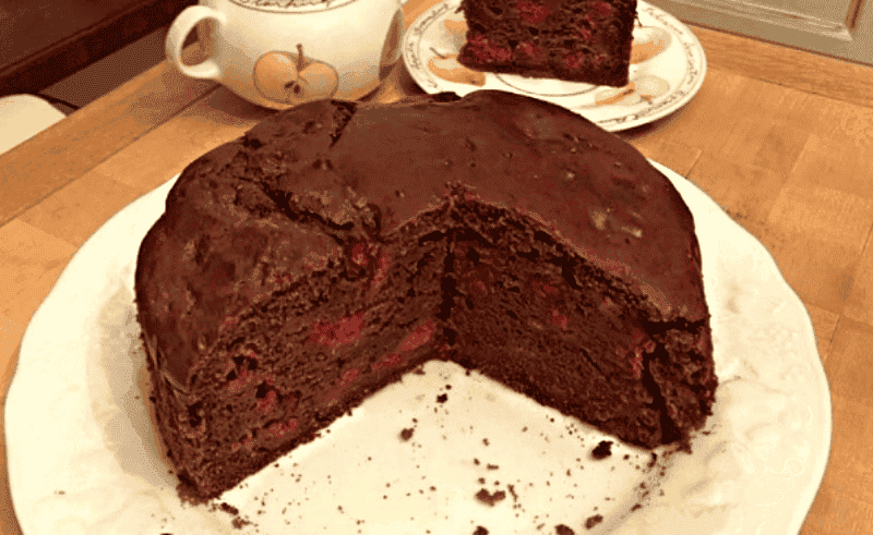 Шоколадний пиріг з вишнями - дуже простий рецепт приготування