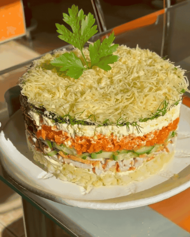 Салат з копченою куркою - покроковий рецепт приготування