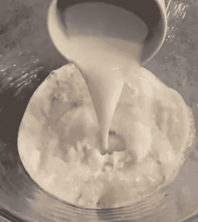 Булочки з сирно-вишневою начинкою - покроковий рецепт з фото