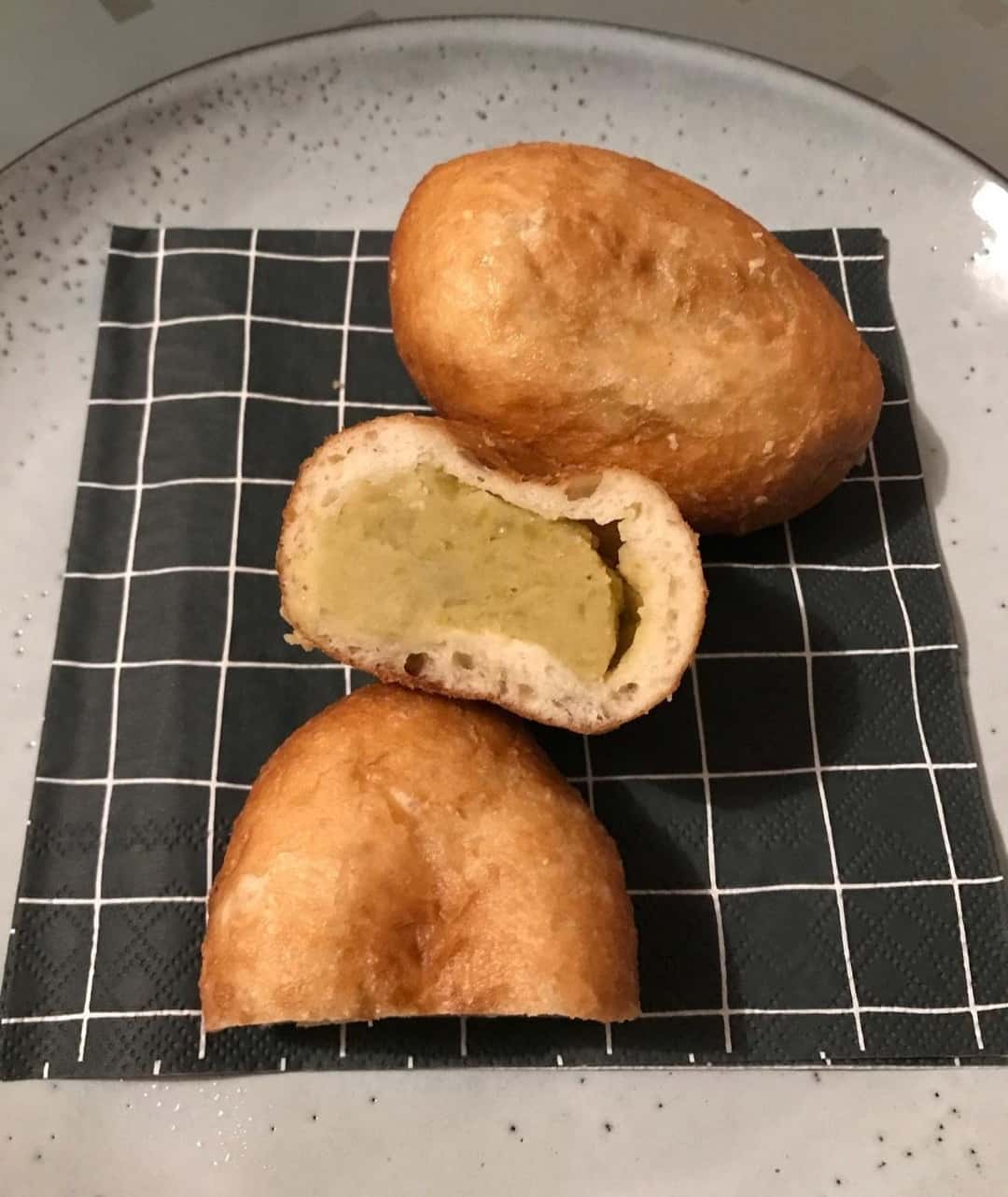 Пісні пиріжки з горохом і часником - дуже класний давній рецепт. Такої смакоти ви ще не їли