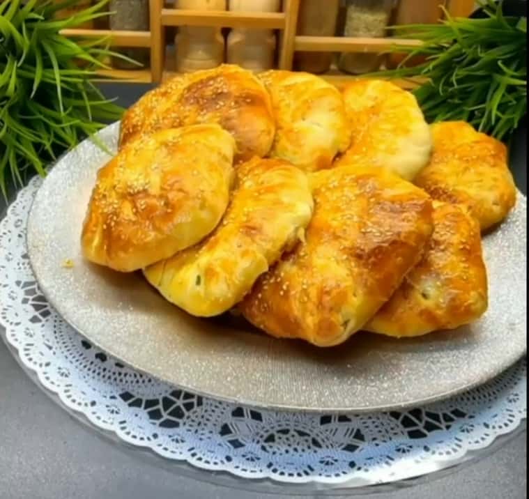 Листкові пиріжки з сиром - неймовірно смачний рецепт