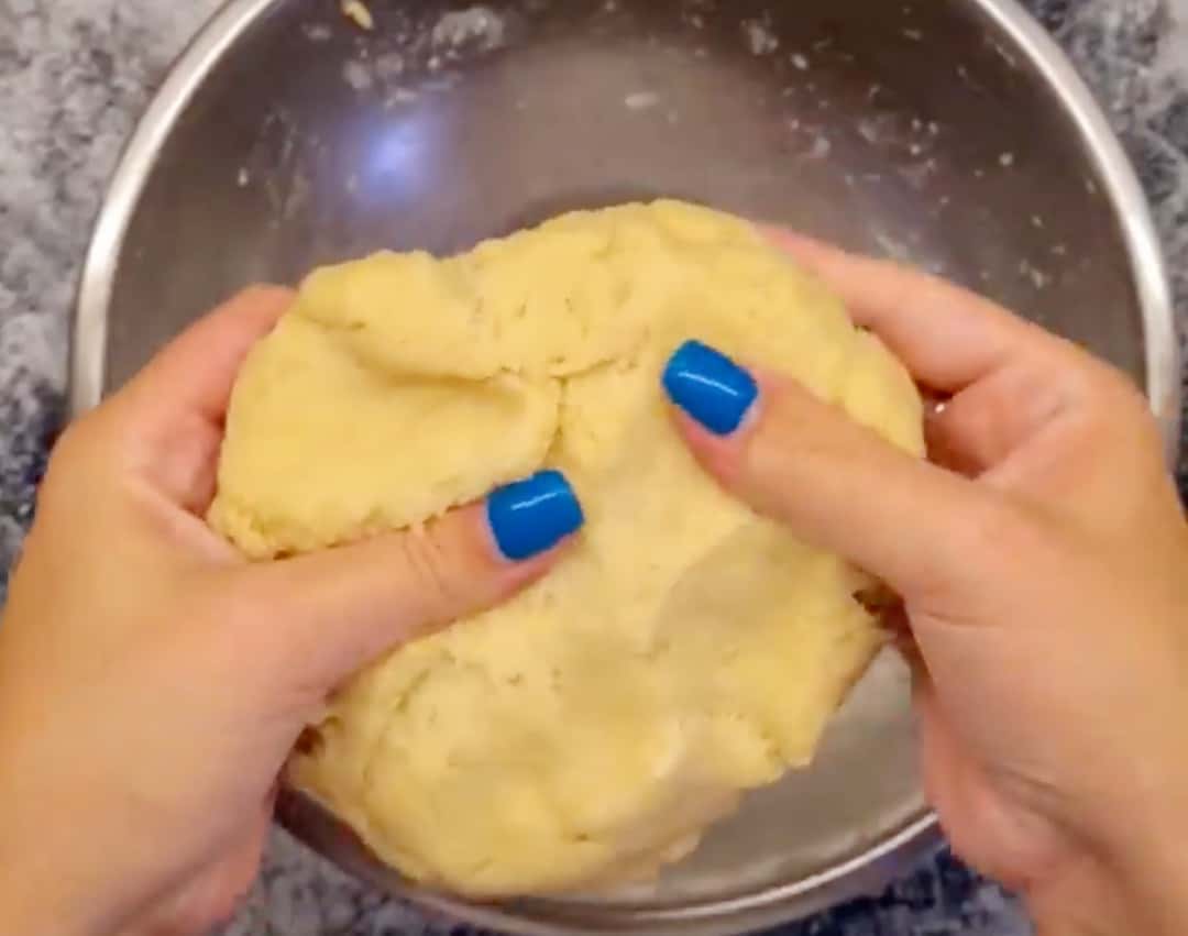 Сметанник з фруктами - соковитий і дуже ніжний пиріг до чаю