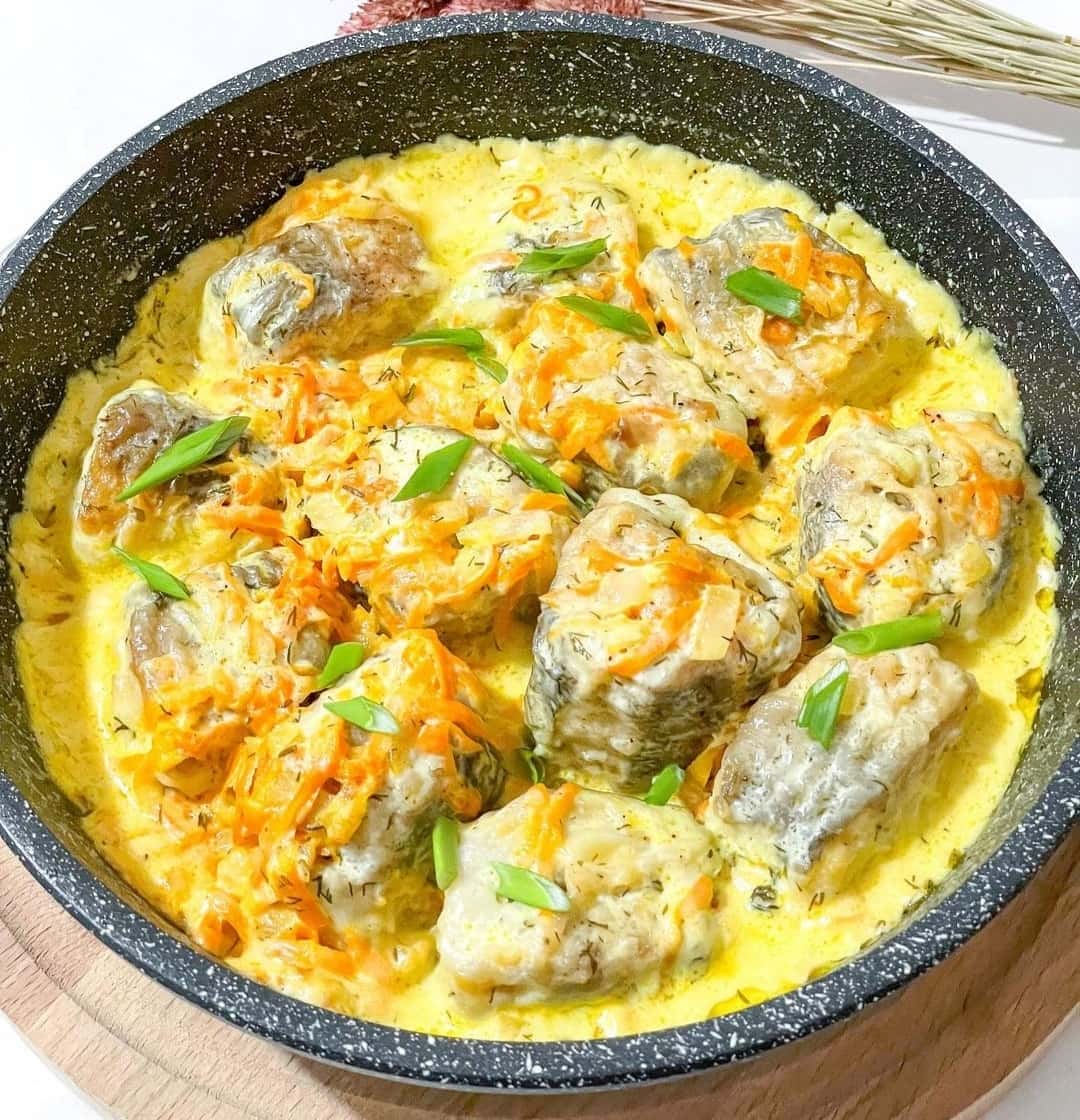 Риба в сметанному соусі - смачнішої рибки я не їла, раджу Вам обов'язково спробувати