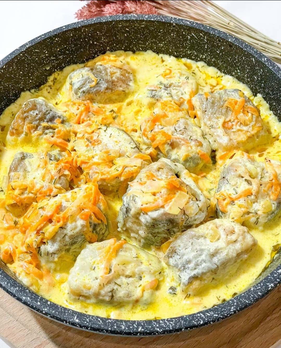 Риба в сметанному соусі - смачнішої рибки я не їла, раджу Вам обов'язково спробувати