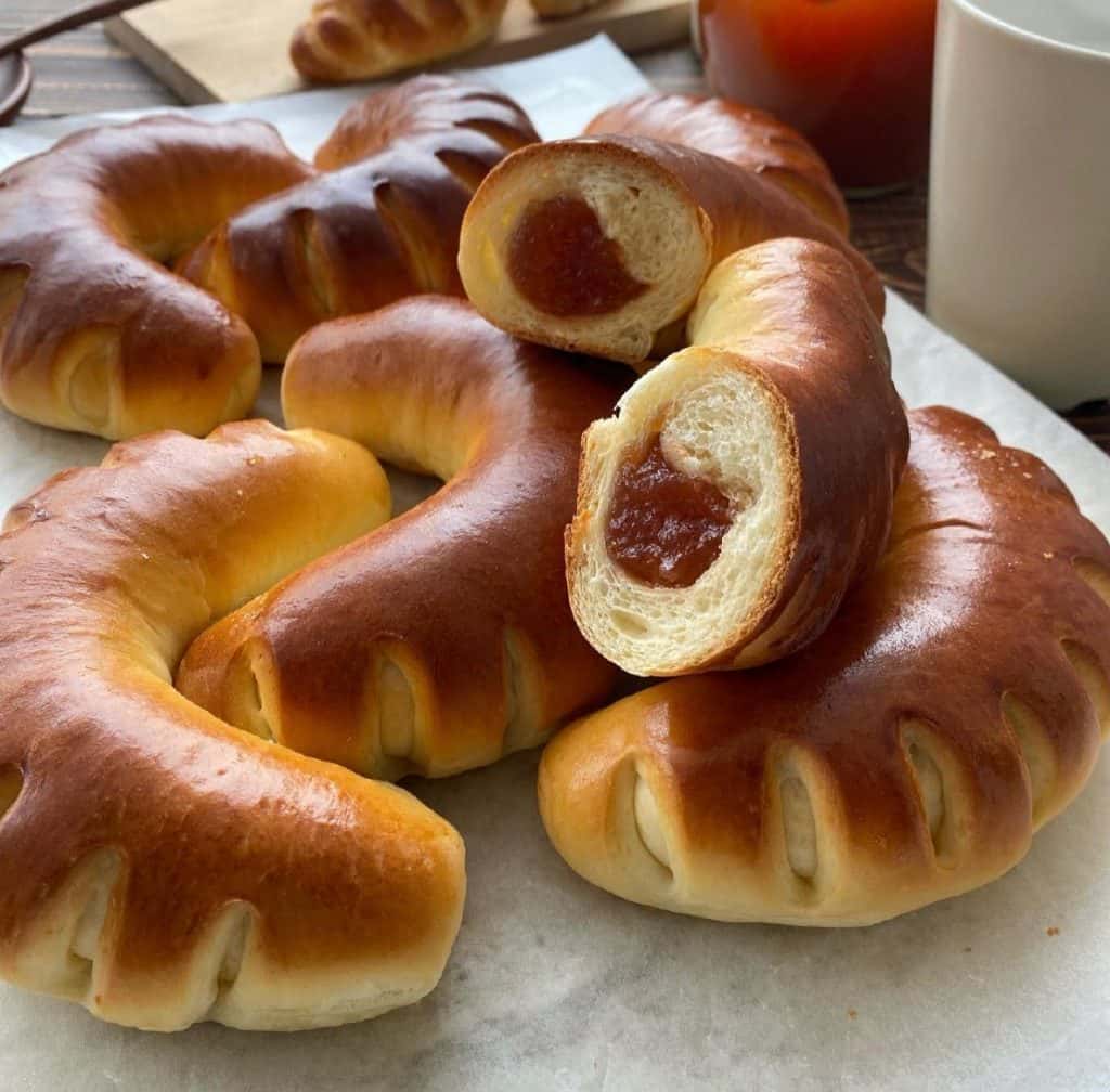 Найсмачніші рогалики з яблучним повидлом - пухові, здобні, м'якенькі