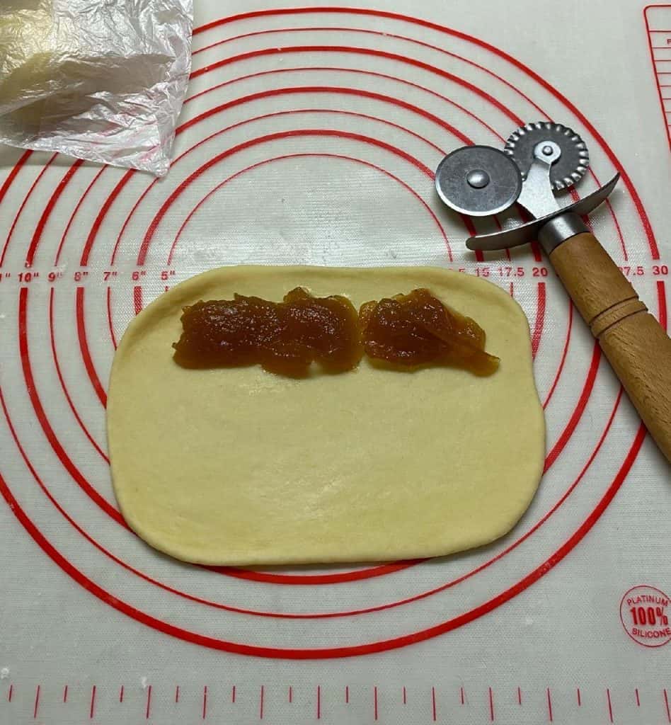 Найсмачніші рогалики з яблучним повидлом - пухові, здобні, м'якенькі