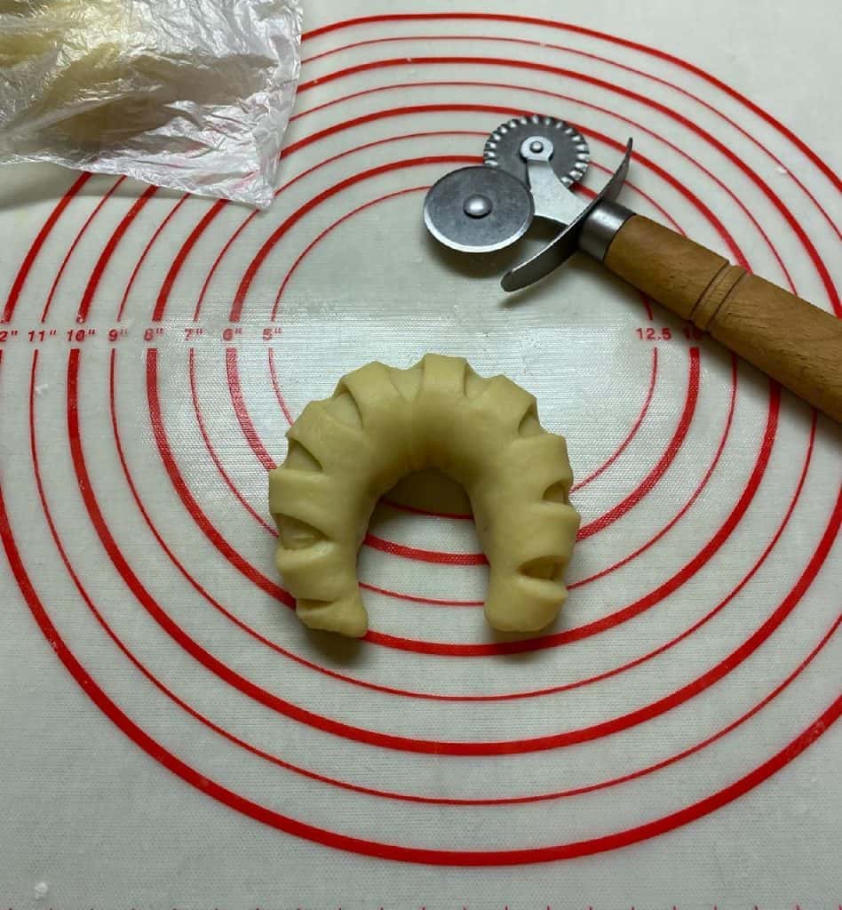 Найсмачніші рогалики з яблучним повидлом - пухові, здобні, м'якенькі