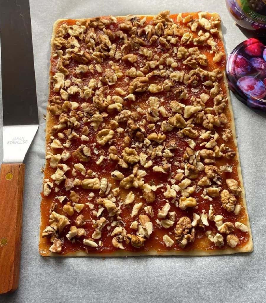 Торт «Вишиванка» з повидлом і горіхами - дуже смачна випічка до чаю чи до святкового столу