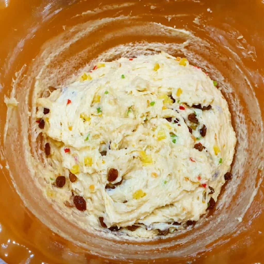 Рецепт Великодньої паски з монастиря - виходять ніжними і повітряними. Рецепт білкової глазурі