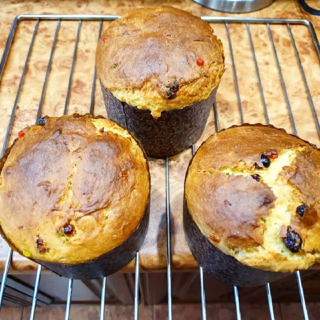 Рецепт Великодньої паски з монастиря - виходять ніжними і повітряними. Рецепт білкової глазурі