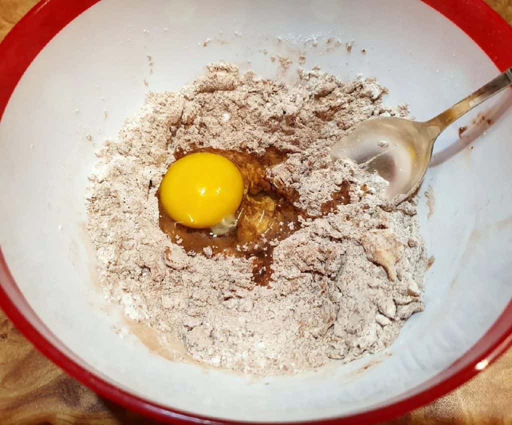 Як прикрасити Великодні паски: 2 варіанти - декор "Гнізда" та прикраси з мастики