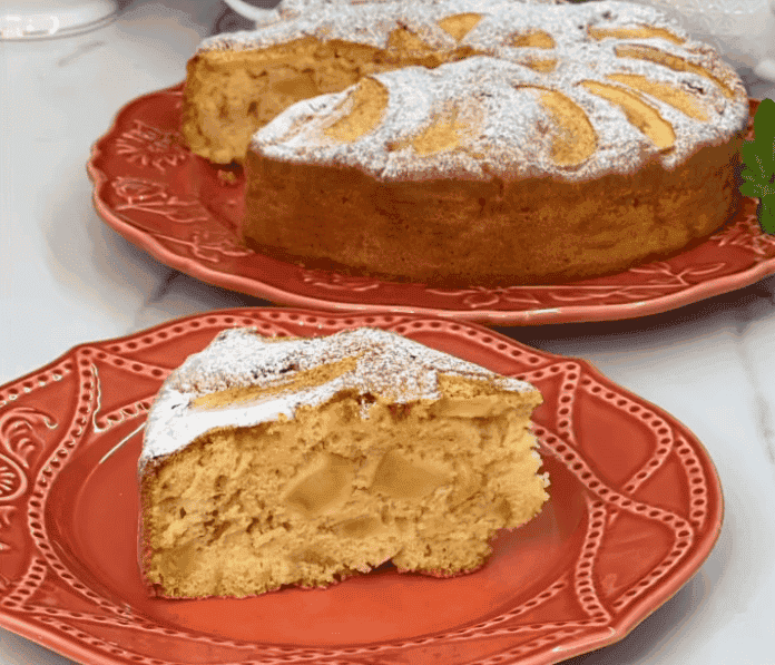 Пишна і м'якенька "Шарлотка з яблуками" - це найвдаліший рецепт шарлотки