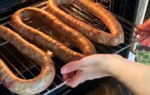 Домашня ковбаса з сушеними грибами - ароматна і дуже смачна