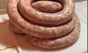 Домашня ковбаса з сушеними грибами - ароматна і дуже смачна