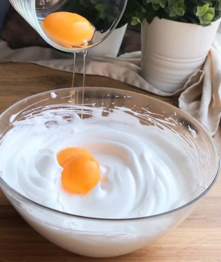 Маковий торт з персиками і ніжним крем-мусом - покроковий рецепт з фото