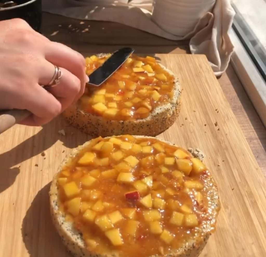 Маковий торт з персиками і ніжним крем-мусом - покроковий рецепт з фото