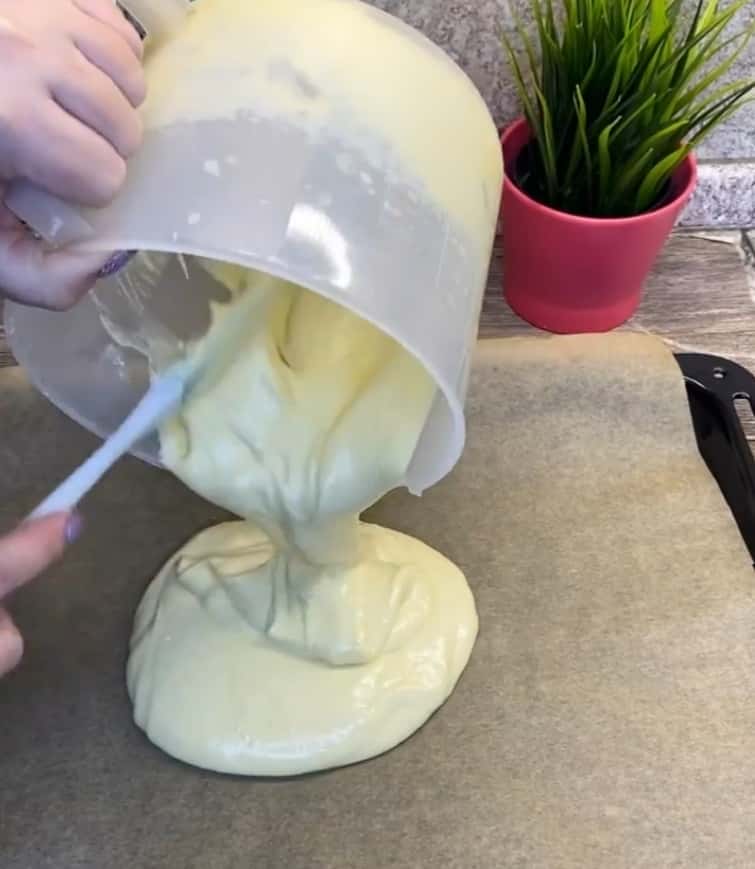 Супер простий рулет з варенням - всього 20 хвилин і смакота до чаю готова