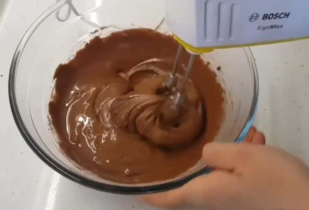 Неймовірно смачний шоколадний торт за 20 хвилин - готується простіше простого