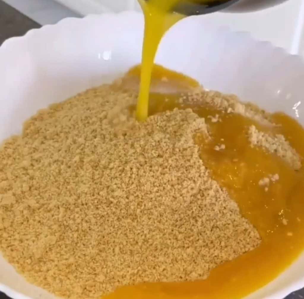 Ніжний сметанний пиріг "Жіночі примхи" - простий та смачний рецепт