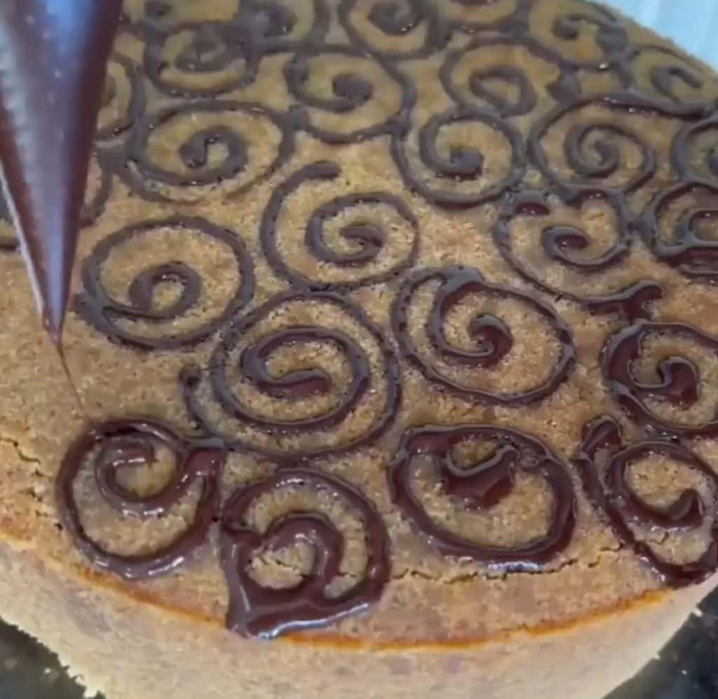 Ніжний сметанний пиріг "Жіночі примхи" - простий та смачний рецепт