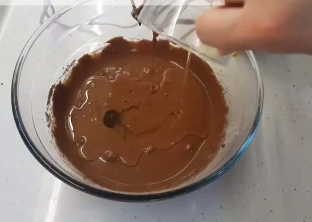 Неймовірно смачний шоколадний торт за 20 хвилин - готується простіше простого