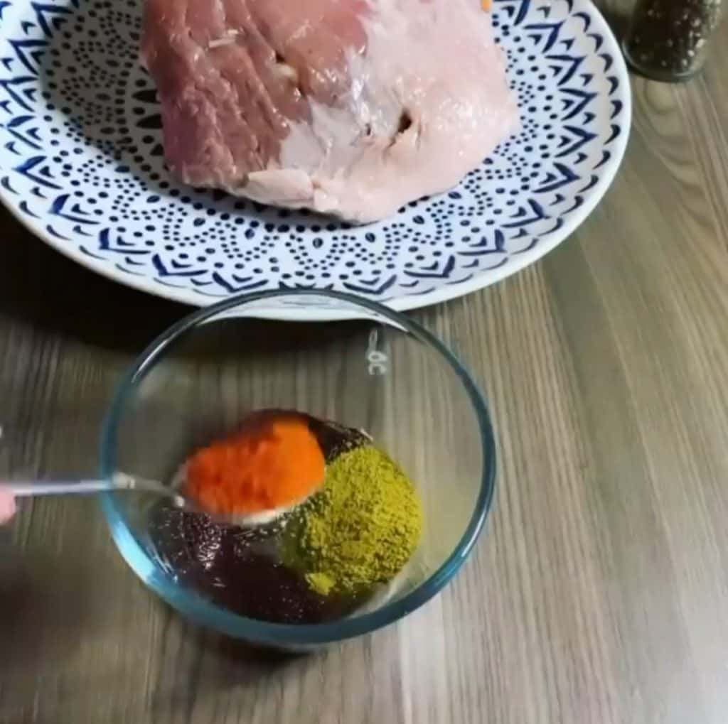 Домашня буженина в духовці: як приготувати соковите та ароматне м'ясо