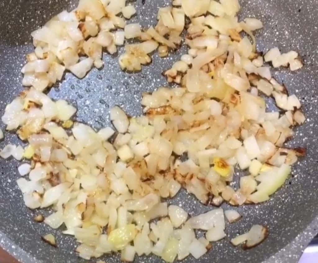 М'ясна солянка з картоплею: як смачно приготувати в домашніх умовах