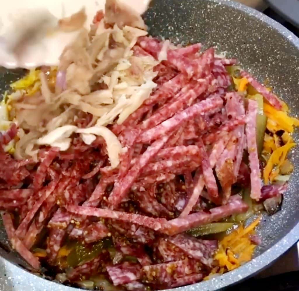 М'ясна солянка з картоплею: як смачно приготувати в домашніх умовах