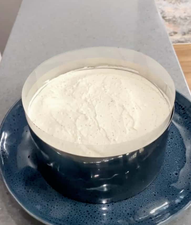 Шоколадний торт з малиновим желе - покроковий рецепт з фото