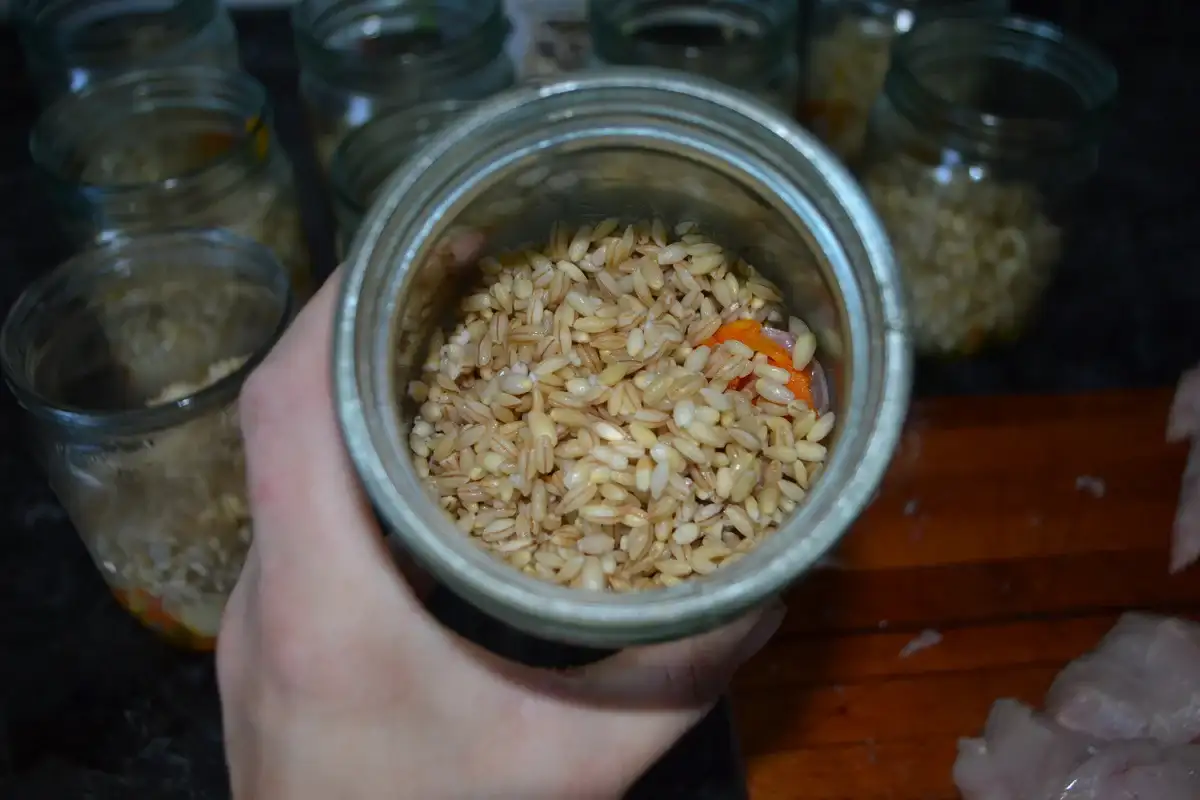 Домашня консервована каша з м'ясом "Баночки-виручалочки" на зиму