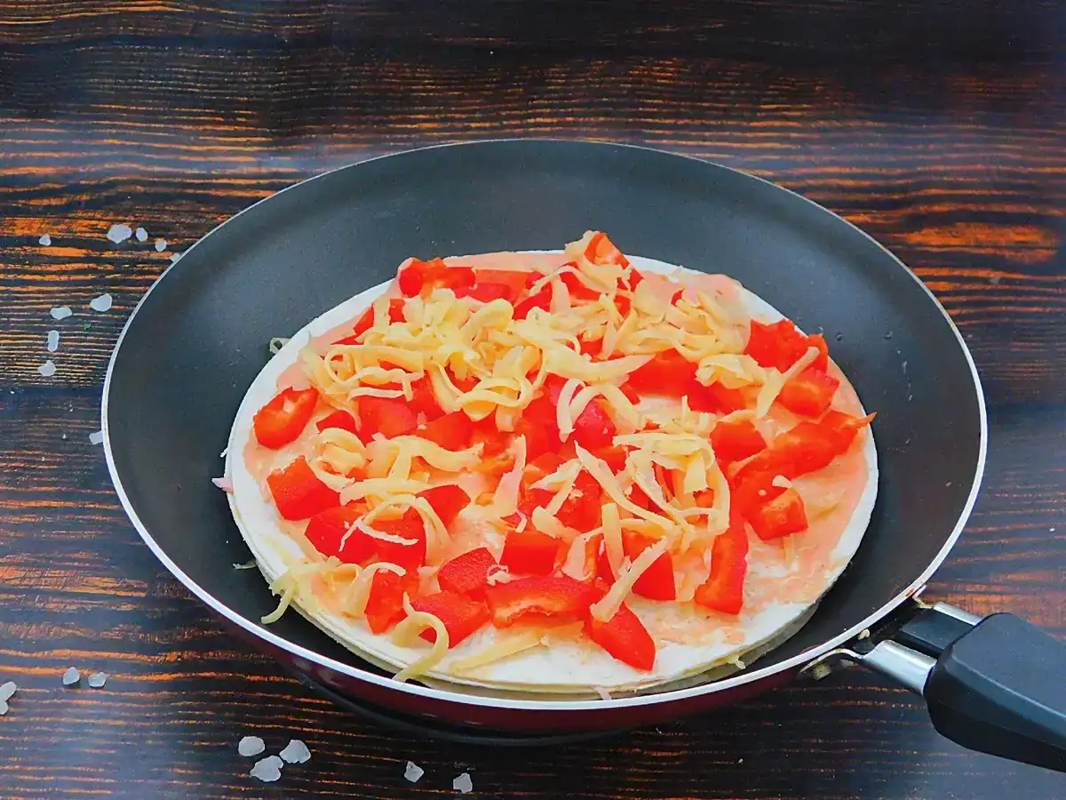 Швидкий та смачний пиріг-піца: простий рецепт