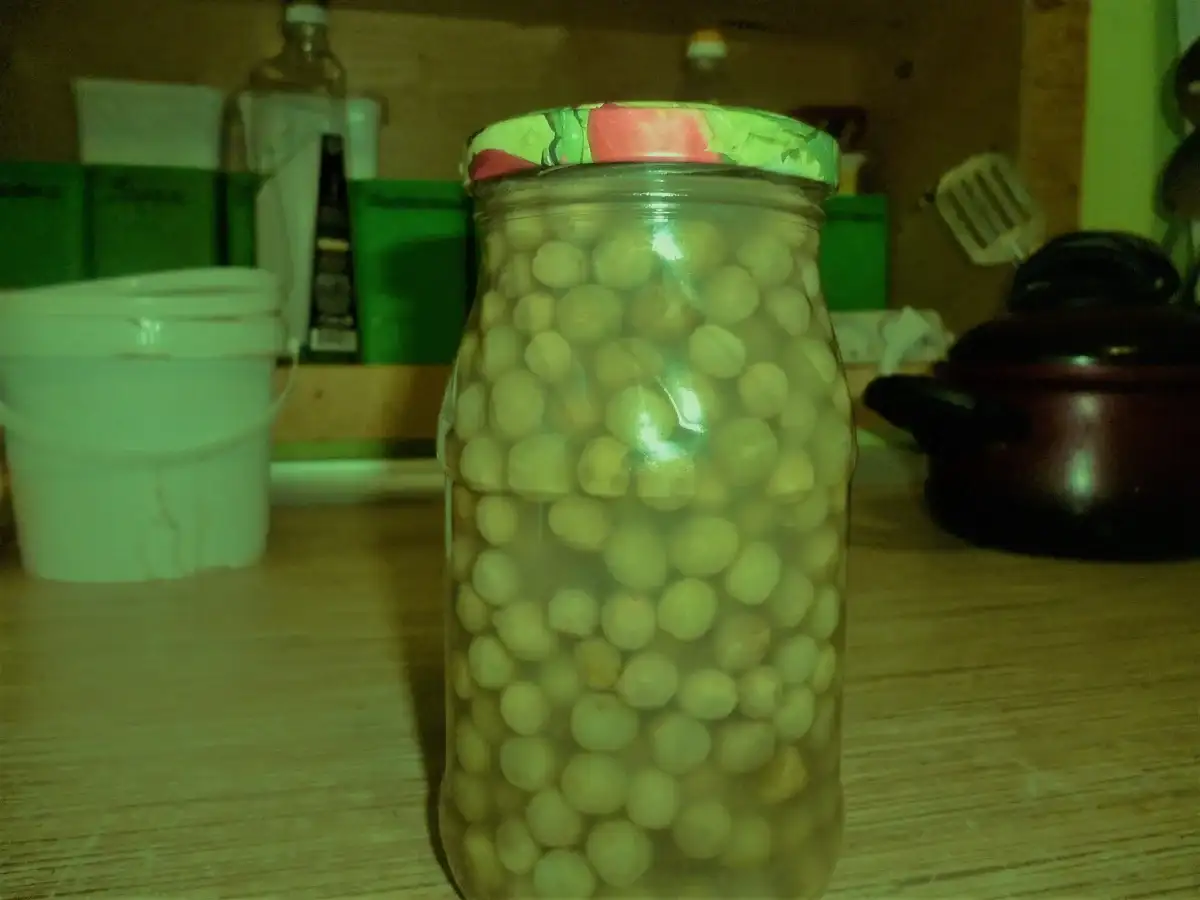 Рецепт домашнього консервованого зеленого горошку: як довго я його шукала