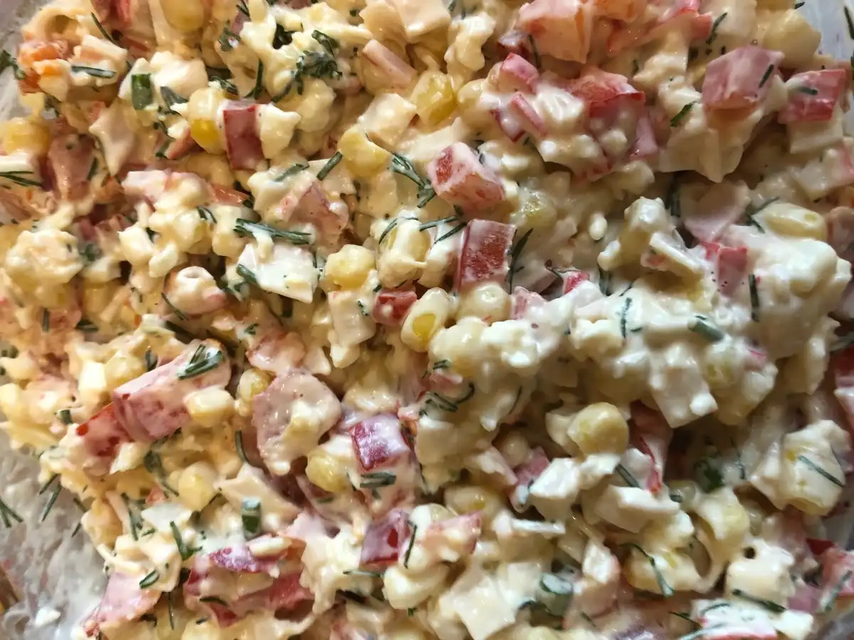 Крабовий салат готую не як всі: такого ви ще не куштували