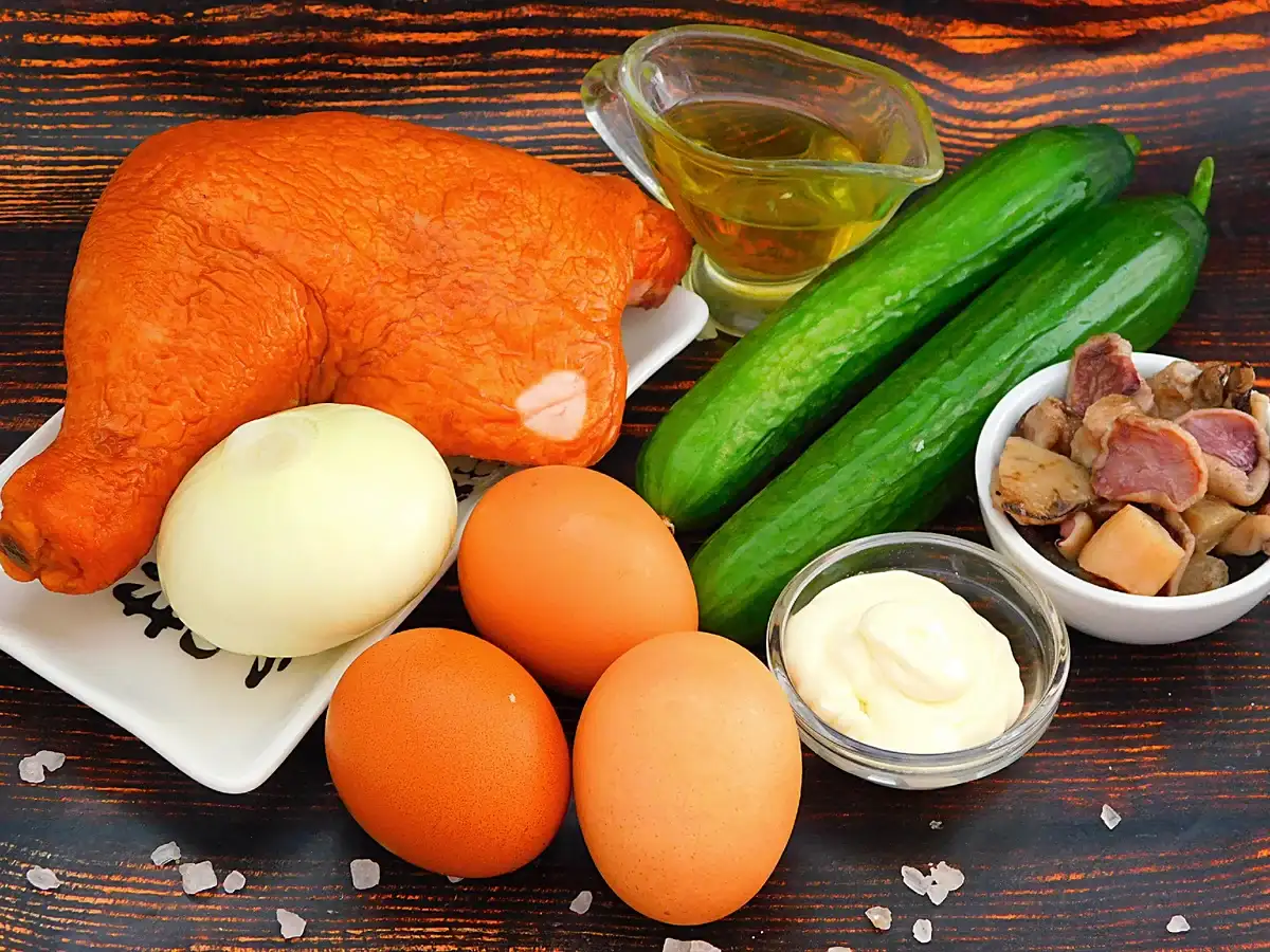 Святковий салат "Курочка ряба": смачний і красивий, як торт