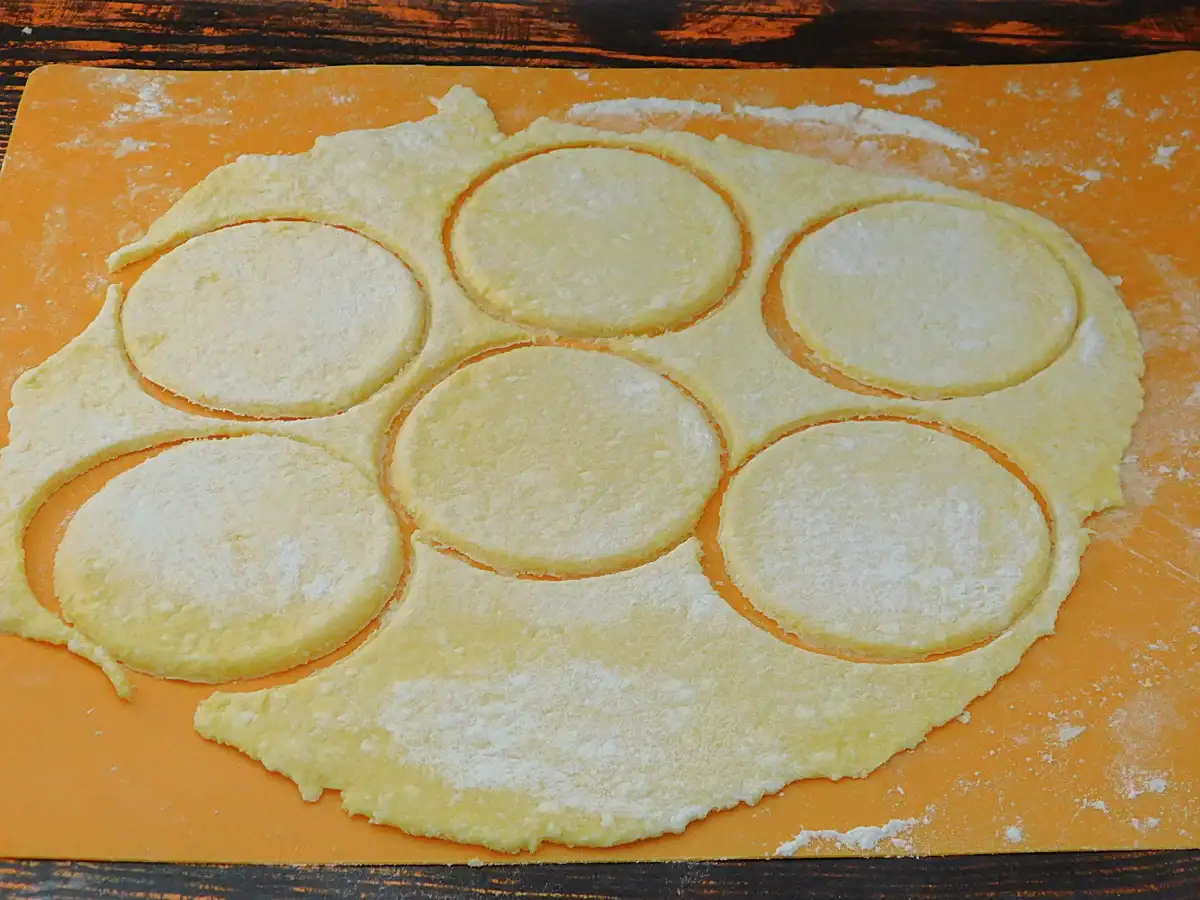 Сирне печиво "Гусячі лапки": м'яке всередині, з хрумкою солодкою скоринкою