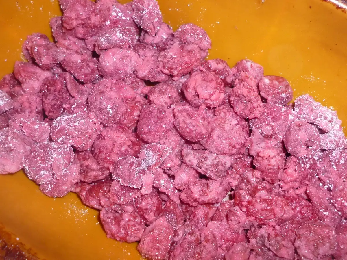 Сирно-сметанний десерт із замороженою (або свіжою) вишнею: смакота без випічки з простих продуктів