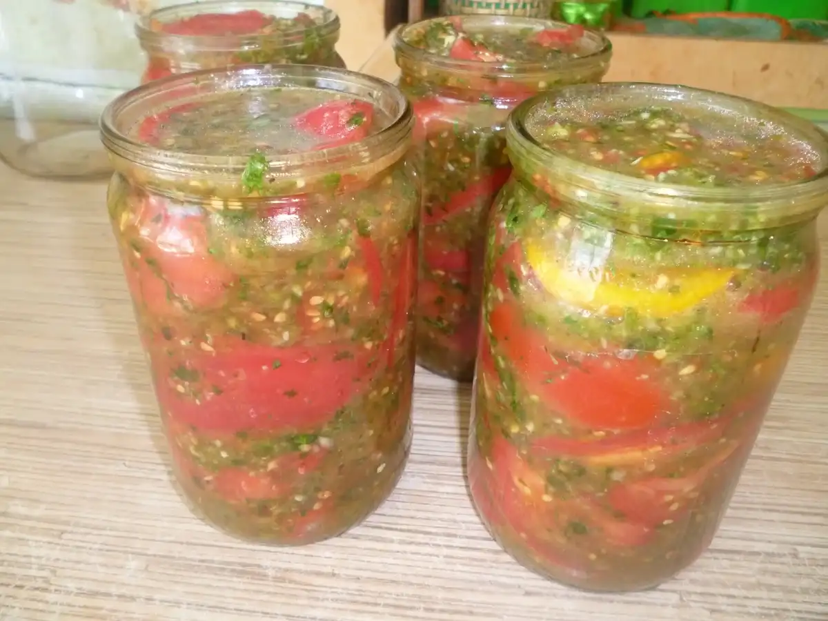 Помідори по-корейськи: можна їсти відразу, а можна заготовити на зиму