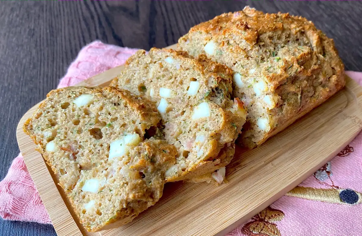 Закусочний кекс з беконом та сиром: ідеально до сніданку, чи замість хліба