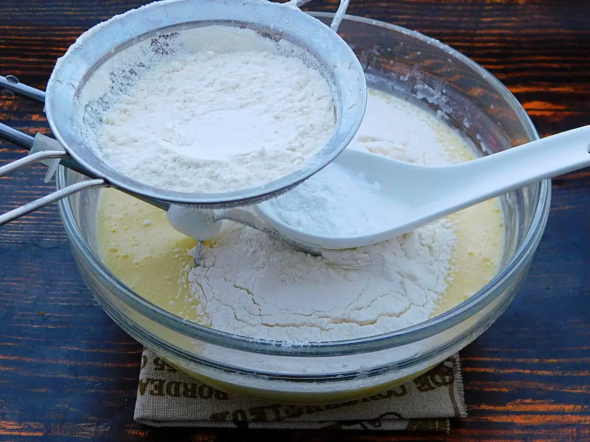 Торт швидкого приготування на згущеному молоці - дуже смачно