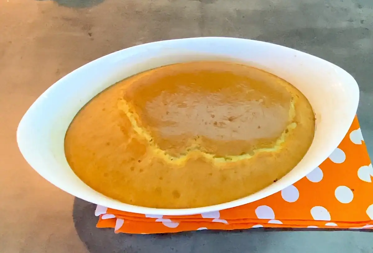 Заливний пиріг на кефірі: швидко, смачно, просто