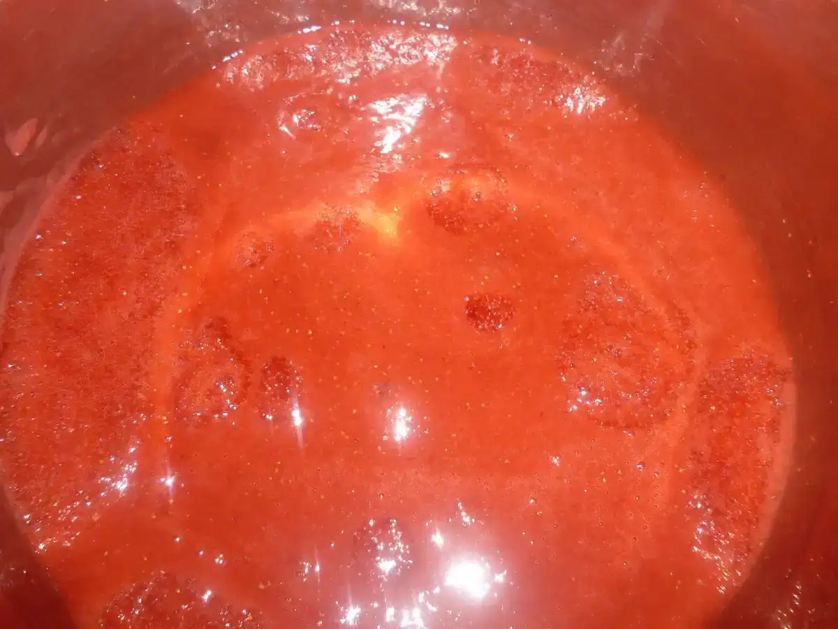 Полуниця у власному пюре на зиму: зварила варення новим способом